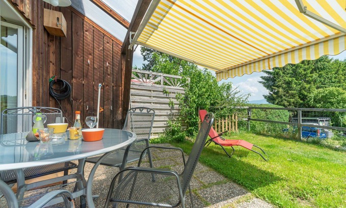 Zandt House | Lovely apartment in villa for 6 guests with WIFI, TV, terrace, pets allowed and parking