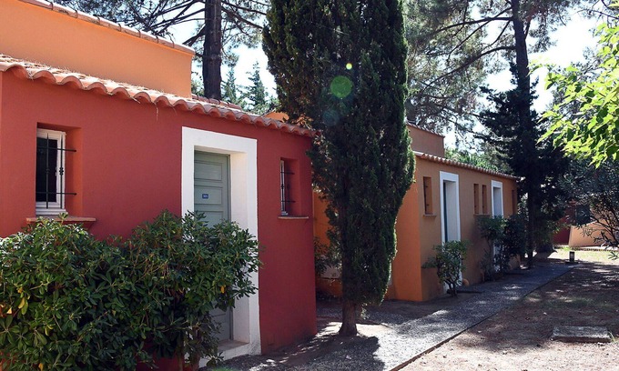Pineto House | Lovely apartment in villa for 6 guests with A/C, pool, WIFI, TV, terrace and pets allowed