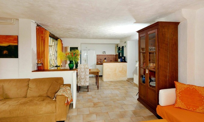 Vence Villa | Lovely apartment in villa for 4 guests with pool, WIFI, TV, terrace, pets allowed and parking