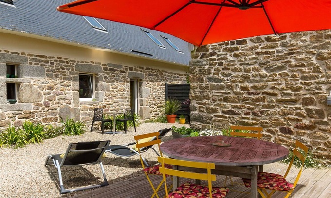 Tregunc House | Lovely apartment in villa for 4 people with WIFI, TV, terrace and parking