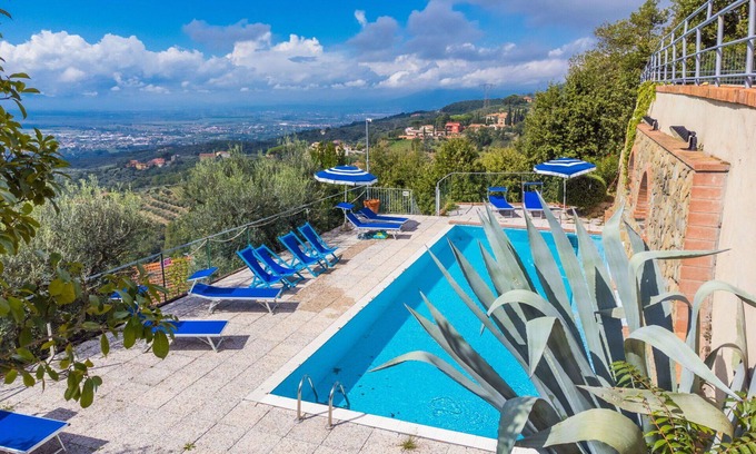 Giugnano Apartment | Lovely apartment for 2 people with WIFI, pool, TV, terrace, pets allowed, panoramic view and par.