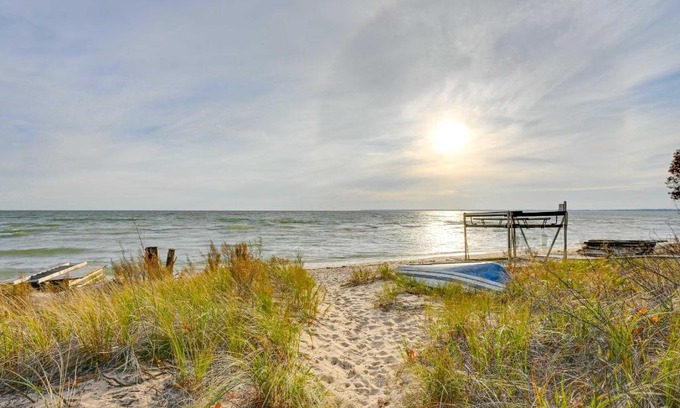 Au Gres House | Lovely Au Gres Cottage with Hot Tub Walk to Beach!