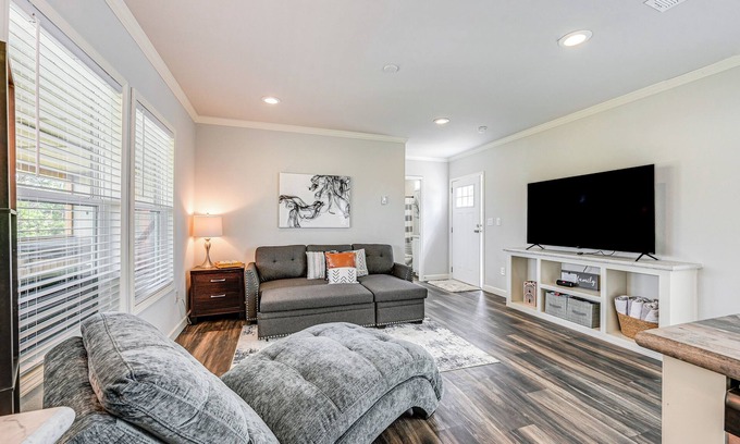 Broken Bow Cottage | Lovely Broken Bow Cottage w/Hot Tub & Fire Pit!