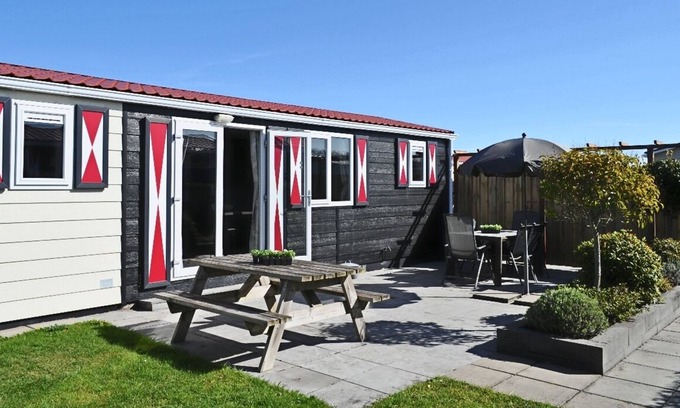 Serooskerke Ski Chalet | Lovely Chalet in a well-maintained chalet park, centrally located