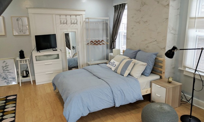 Squirrel Hill South House | Lovely, cozy Beacon guest suite with portable kitchen in Squirrel Hill