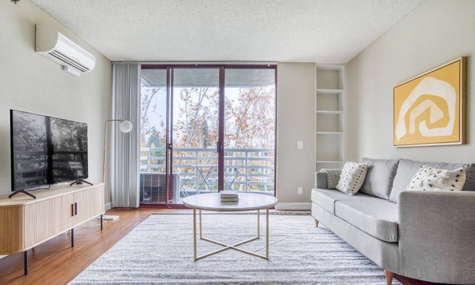 Cupertino Apartment | Lovely Cupertino 1BR w/ Gym & Pool, near Apple & Google, by Blueground