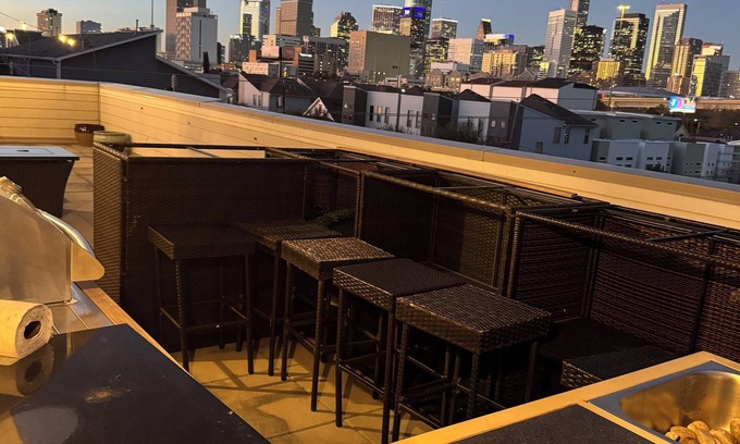 South Central Houston Condo | Lovely Downtown 4 story condo