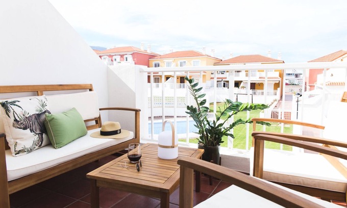 Arico Apartment | Lovely & Sunny Apartment Near Poris Beach