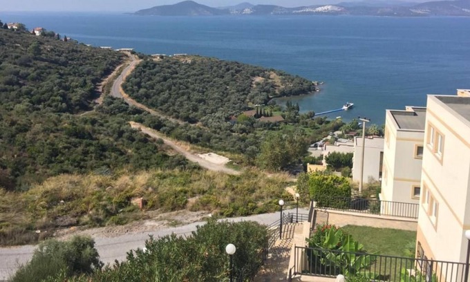Gulluk Apartment | Lovely Flat near Sea with Shared Pool in Milas