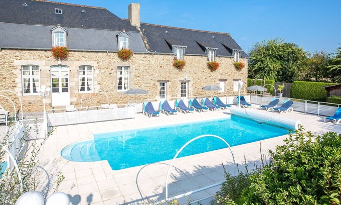 Saint-Jouan-des-Guerets Apartment | Lovely apartment for 2 guests with WIFI, pool and TV