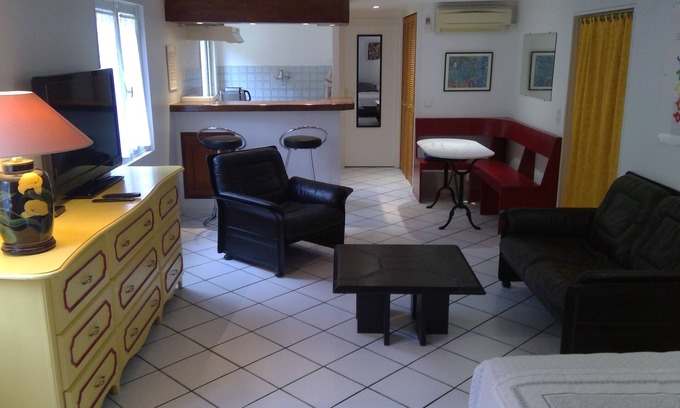 Saint-Sylvestre Apartment | Lovely garden studio in a villa in Nice