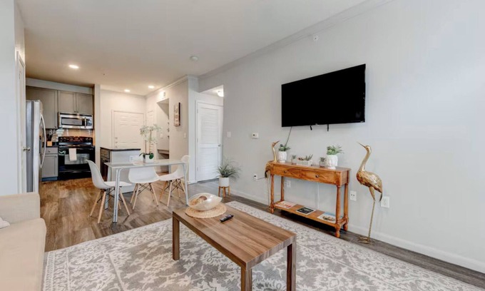 Medical District Apartment | Lovely Getaway w/King Bed - Downtown ATX