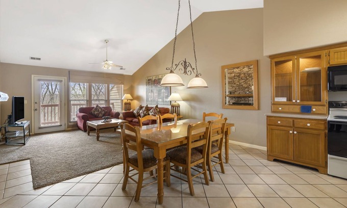 Branson West Condo | Lovely Golf Condo in a Gated Community near Silver Dollar City
