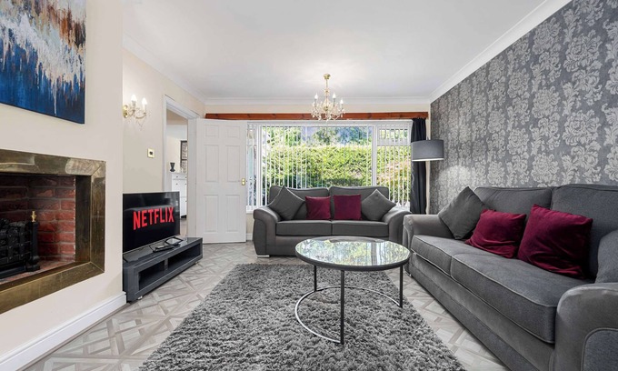 Cheadle House | Lovely Greater MCR Family Home by City SuperHost