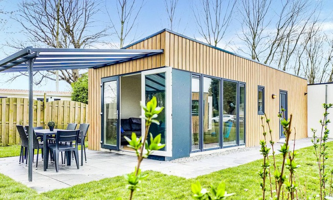 Heinkenszand House | Lovely home in Heinkenszand