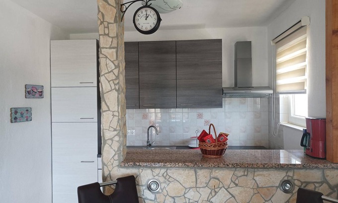 Plano House | Lovely home in Kastel Stafilic