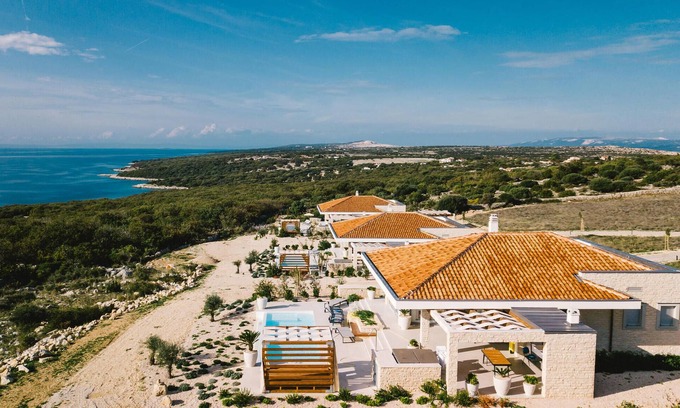 Novalja House | Lovely home in Novalja with WiFi