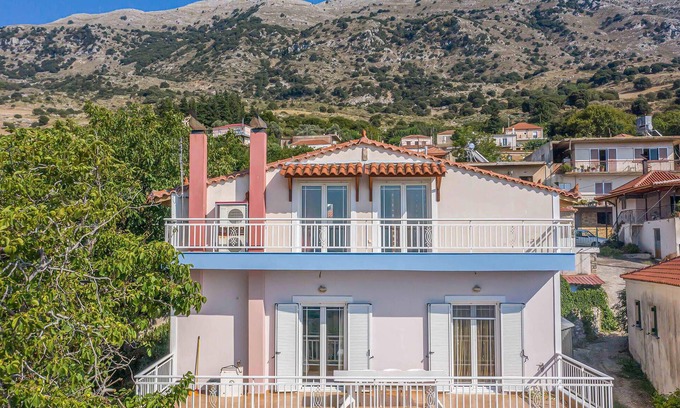 Erymanthos Municipality House | Lovely home in Patra with kitchen