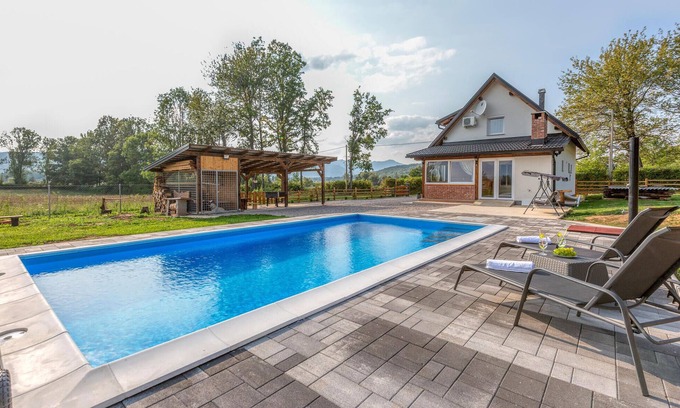 Gospic House | Lovely home in Smiljan with sauna