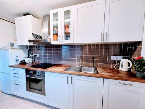 East Walworth Apartment | Lovely House with garden