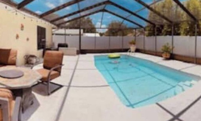 Town N County Park House | Lovely house with pool.