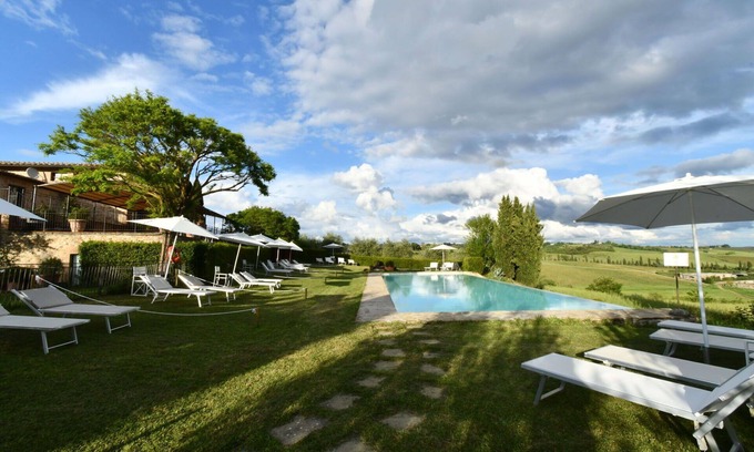 Ponte di Gabbiano Apartment | Lovely apartment for 4 people with A/C, pool, WIFI, TV and pets allowed, close to Siena