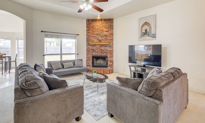 Killeen House | Lovely Killeen Retreat w/ Brick Fireplace!
