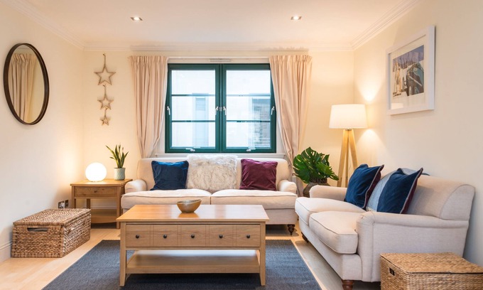 New Town Cottage | Lovely Mews house in the heart of the city with Garage