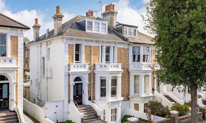 Hove Apartment | Lovely, modern & spacious 1-bed flat central Hove