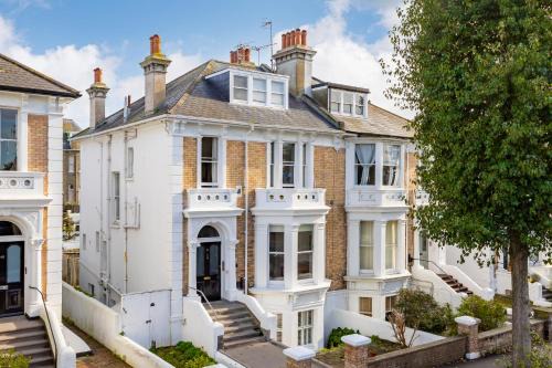 Hove Apartment | Lovely, Modern & Spacious 1-bed Flat Central Hove