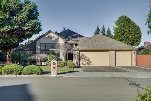 Wilkes East House | Lovely Portland Home about 10 Mi to Downtown!