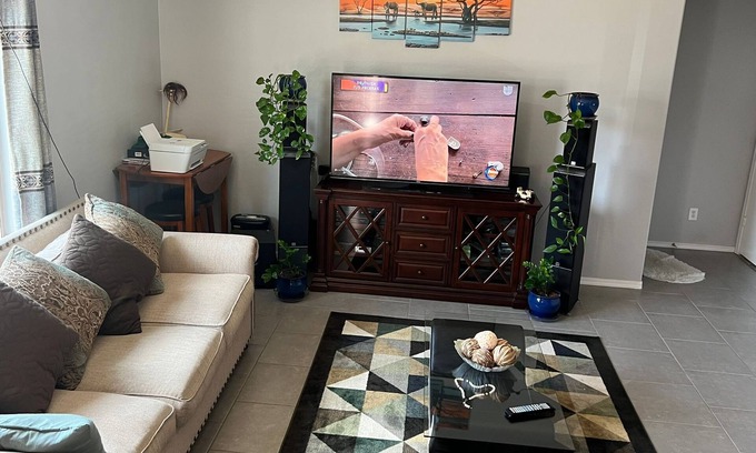 El Mirage House | LOVELY PRIVATE ROOMS PRIVATE BATHS IN A HOUSE