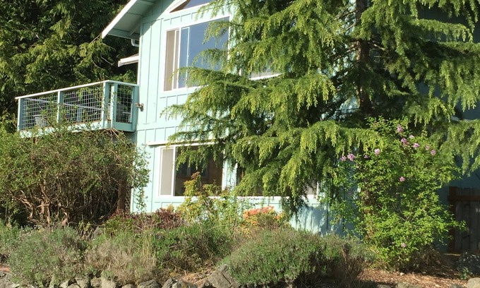 Sequim Cabin | Lovely Private Sunny Cabin Home With Woods, Meadow and Wildlife. Pet friendly.