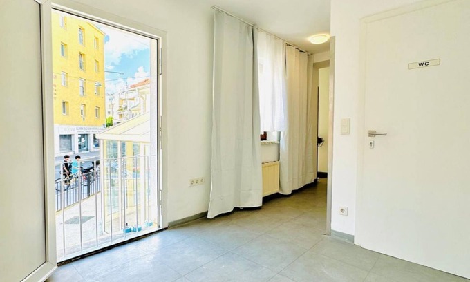 Grinzing Apartment | Lovely Room in Shared Apt 10 Min Walk to FAC Platz