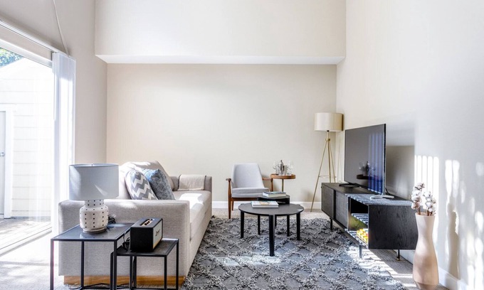 Santa Clara Apartment | Lovely Santa Clara 2BR w/Pool + Spa, near Park, Shopping, by Blueground