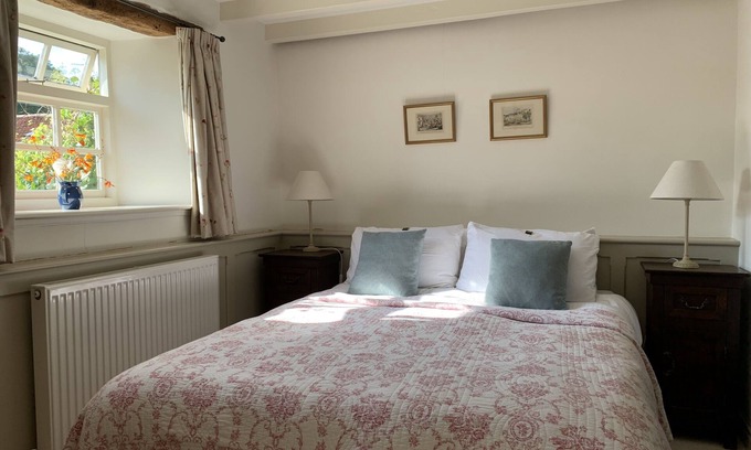 Ampleforth Bed & Breakfast | Lovely self-contained hillside village Annexe, dog friendly.