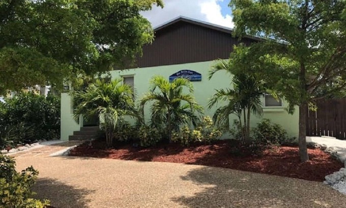 Siesta Key House | Lovely Siesta Key house near beach w/heated pool - Safe & Available for rental!