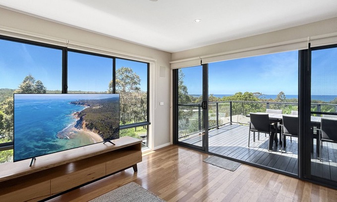 Long Beach House | Lovely & Spacious 4-Bed Home with Ocean Views