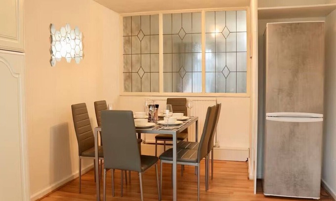 Leeds House | Lovely staycation