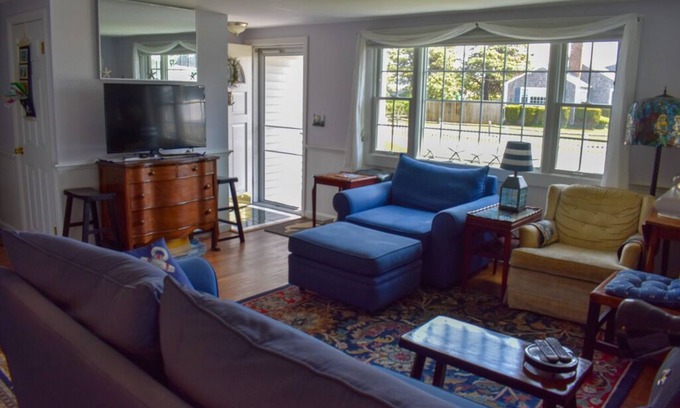West Dennis House | Lovely three bedroom home-located in West Dennis Fingers