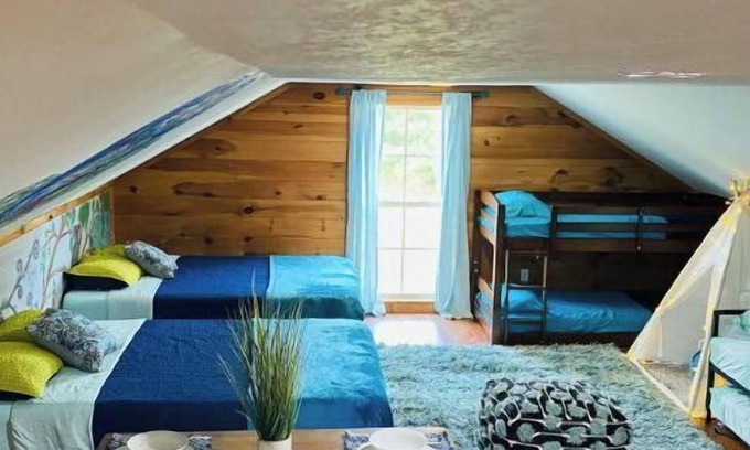 Laurel Cabin | “Lovely Tree”Bunk House&Pool@The House on the Hill
