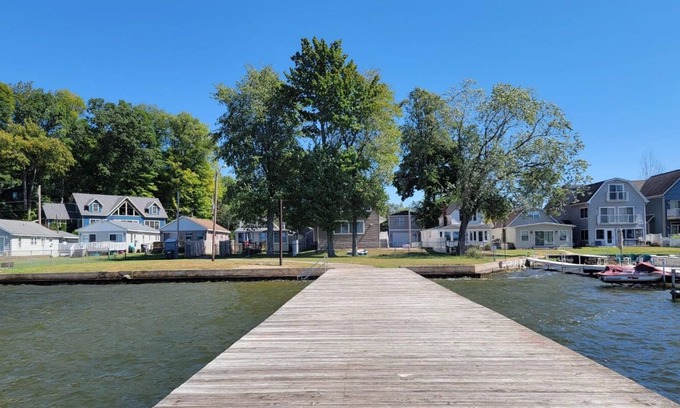 Paw Paw Lake House | Lovely Vacation Home | Paw Paw Lake