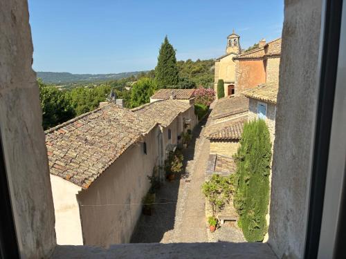 Joucas Apartment | Lovely views in secret Provence