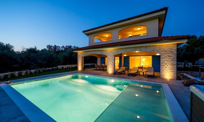 Malinska-Dubasnica Villa | Lovely Villa Loma 1* with a view and an outdoor pool on Krk