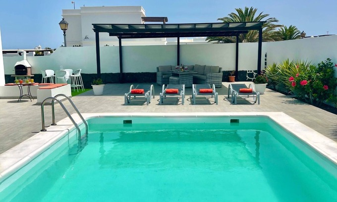 Playa Blanca Villa | Lovely Villa Margarita, Peaceful, Private Pool, 20min Walk to All Amenities