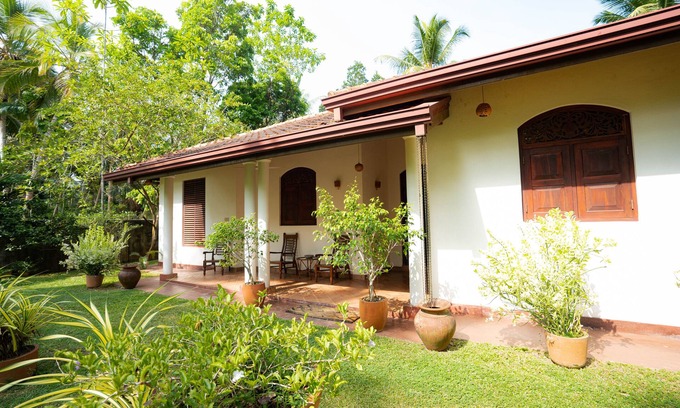 Akmeemana Villa | Lovely Villa near Unawatuna Beach.