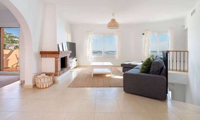 La Parata Ski Chalet | Lovely villa with breathtaking sea views and private pool