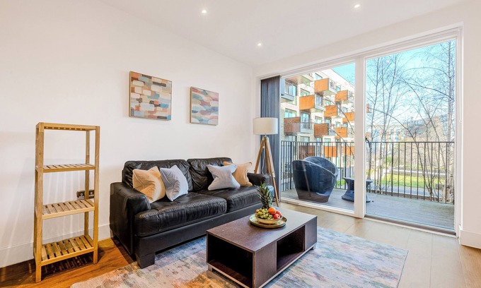 Park Royal Apartment | Lovely Welcoming 1BR Apt near Wembley stadium