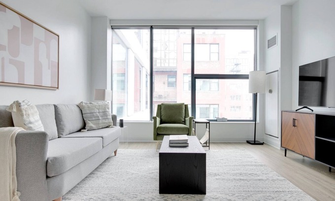 West Loop Apartment | Lovely West Loop 1BR w/Gym & Pool in heart of Greektown, by Blueground