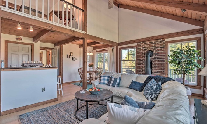 Lovettsville Cottage | Lovettsville Cottage in Heart of Wine Country